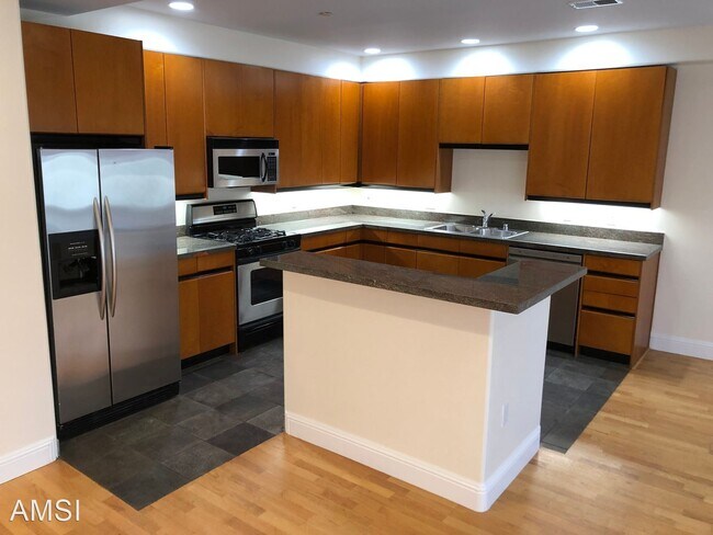 Building Photo - 3 br, 2.5 bath House - 316 Bartlett Street #1