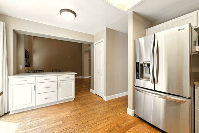 Building Photo - Amazing 3 Bed 4 Bath Highlands Ranch House...