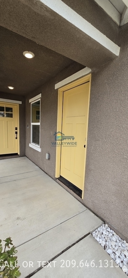 Building Photo - 2104 Ukiah Ct