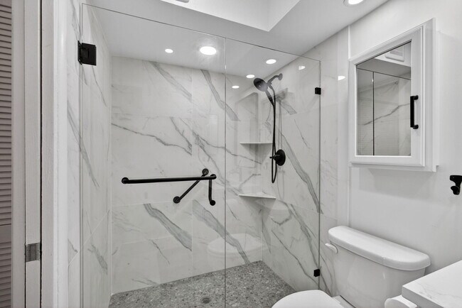 Building Photo - 100 Shore Ct