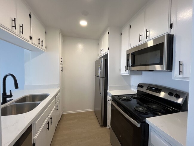 Interior Photo - 245 South Serrano Ave