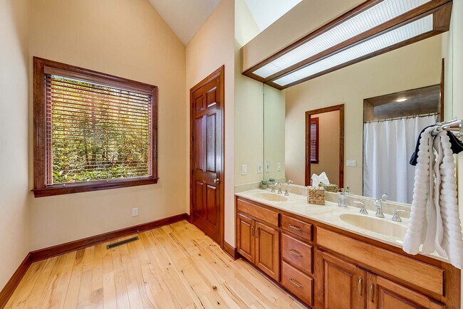 Building Photo - 357 Wilfar Strasse