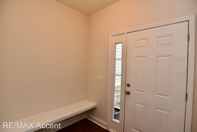 Building Photo - 3 br, 2.5 bath House - 325 Canyon Oak Loop