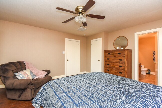 Building Photo - 10735 Cobblecreek Way