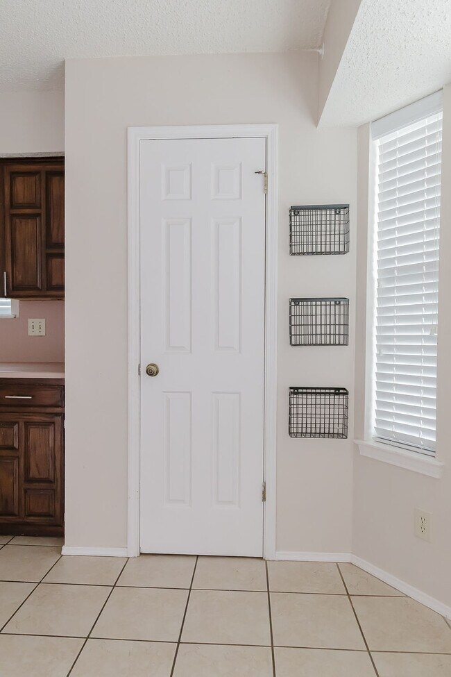 Building Photo - 1105 Gordon Blvd