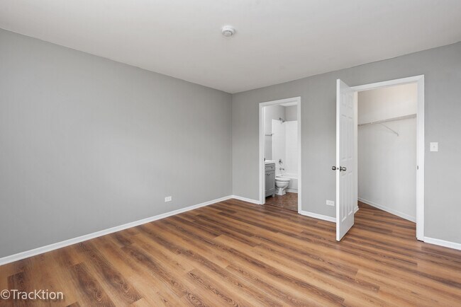 Building Photo - 549 E Shag Bark Ln