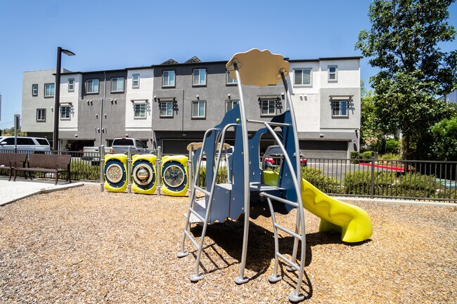 Building Photo - 2516 S Escondido Blvd