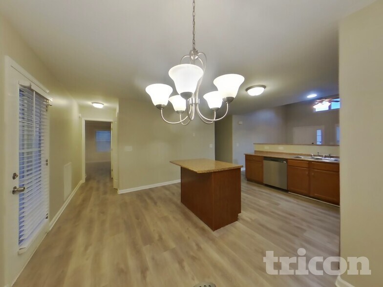 Building Photo - 315 David Dr