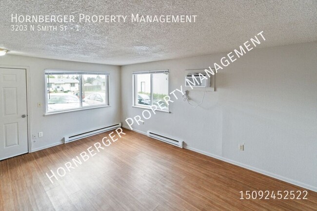 Building Photo - Spacious 2 Bed 1 Bath Apartment on The Nor...