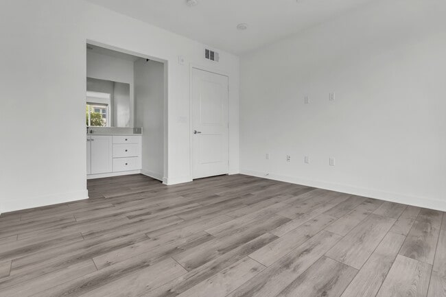 Building Photo - 1879 Union St