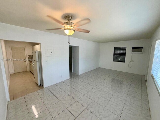 Building Photo - 1061 NE 34th Ct