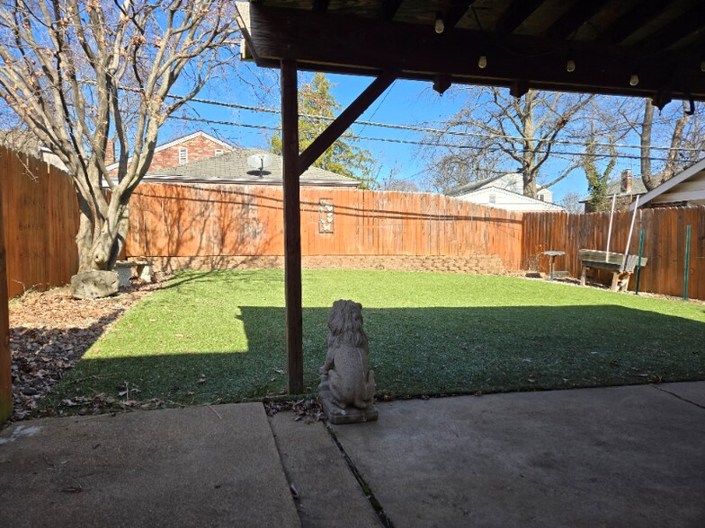 Building Photo - 7729 Brookline Terrace