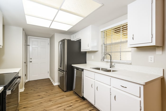 Building Photo - 4750 Kempston Dr