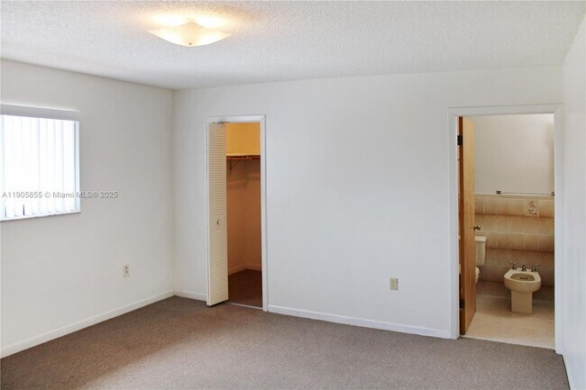 Building Photo - 8867 SW 36th St