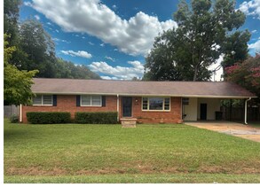 Building Photo - 9115 Strong Dr SE