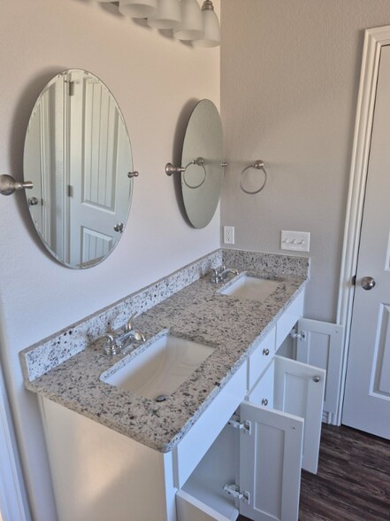 Building Photo - 3909 Bryan Rd