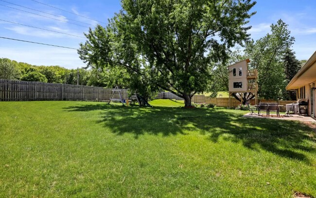 Building Photo - 5305 Carnation Wy