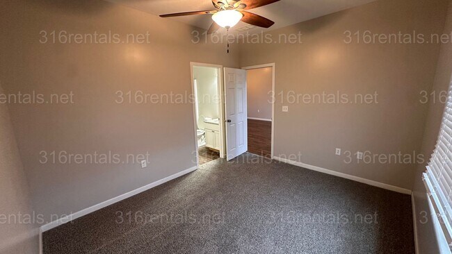 Building Photo - 449 S Longbranch Dr