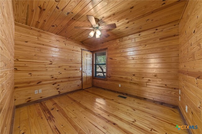 Building Photo - 1466 Bonnyview Dr