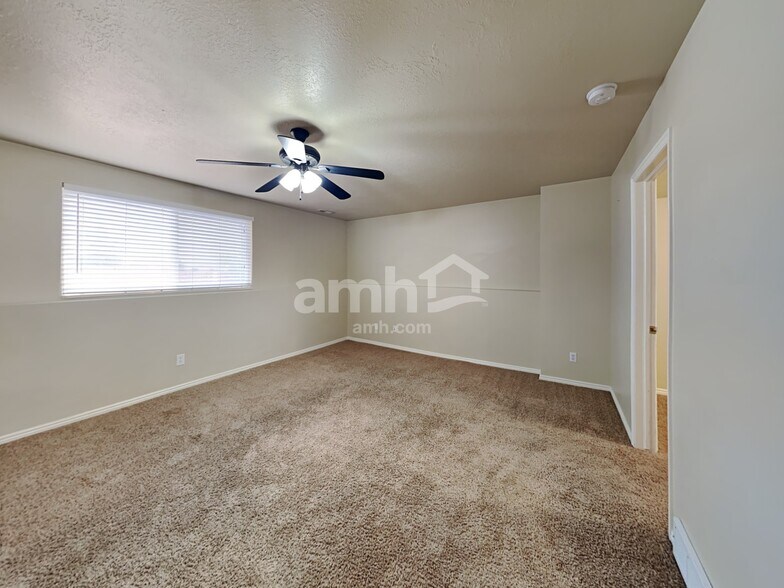Building Photo - 911 N 2350 W