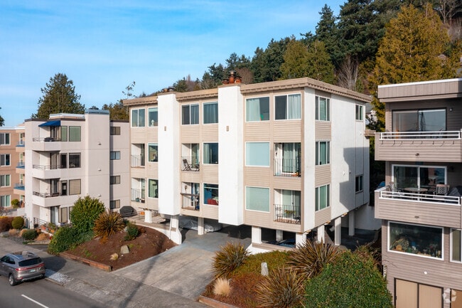 Primary Photo - 4224 Beach Dr SW