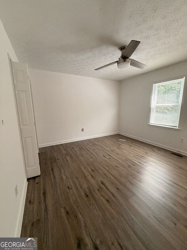 Building Photo - 640 Valerie Cir
