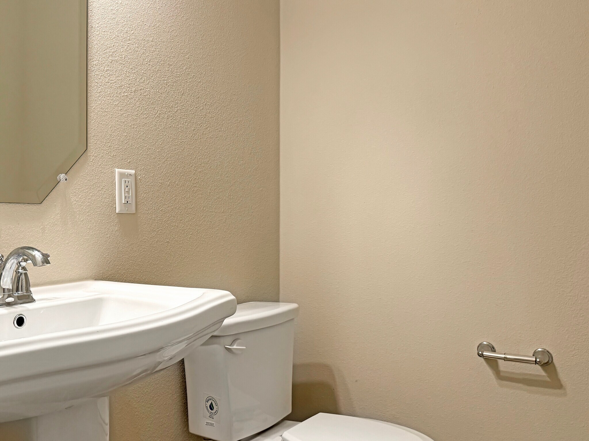 Building Photo - 13800 Lyndhurst St