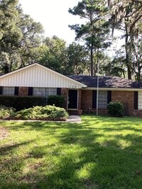 Building Photo - Three bedroom, Two Bathroom Single Family ...