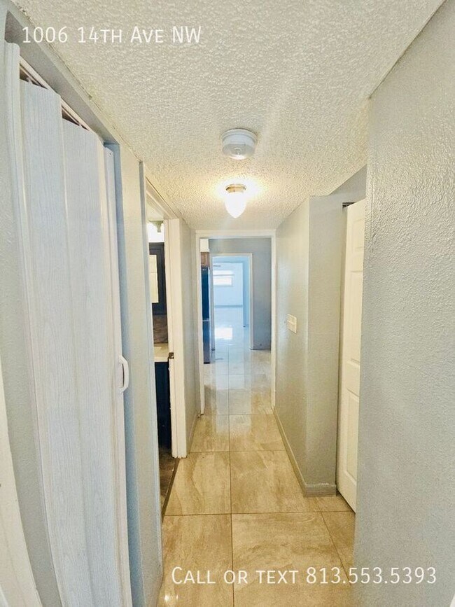 Building Photo - 1006 14th Ave NW