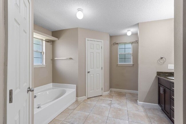 Building Photo - 7968 Lola Cir