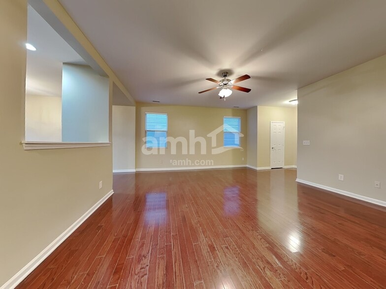 Building Photo - 89 Norwich Dr