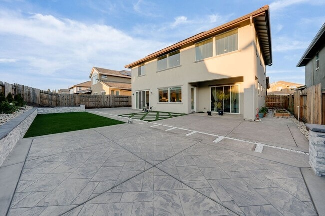 Building Photo - Luxury 4 Bedroom Home in Gated El Dorado Hills Community!