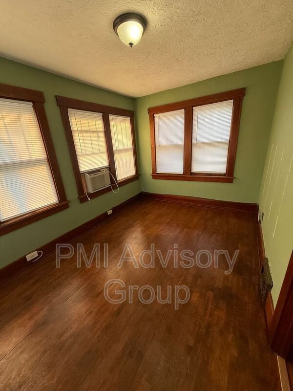 Building Photo - 1228 SW Woodward Ave