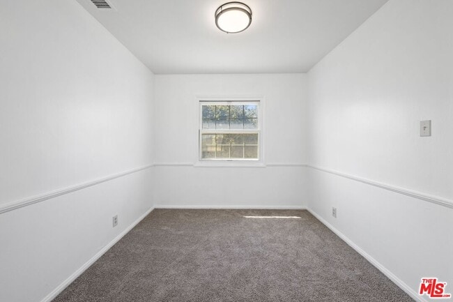 Building Photo - 2122 W 102nd St