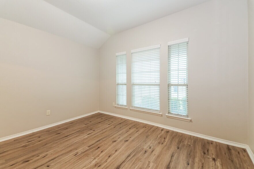 Building Photo - 1813 Cedar Wood Trail