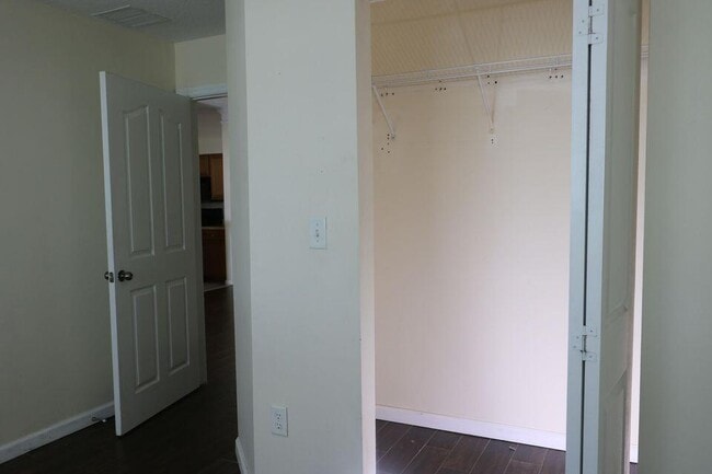 Building Photo - 9825 Baywinds Blvd