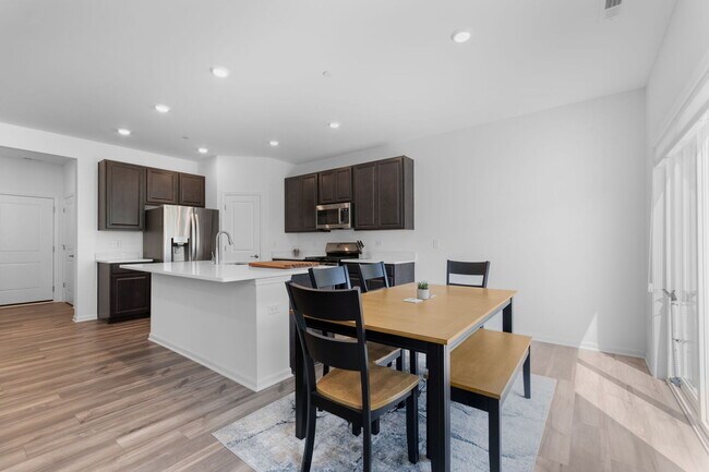 Building Photo - 16515 Golden Vly Ln