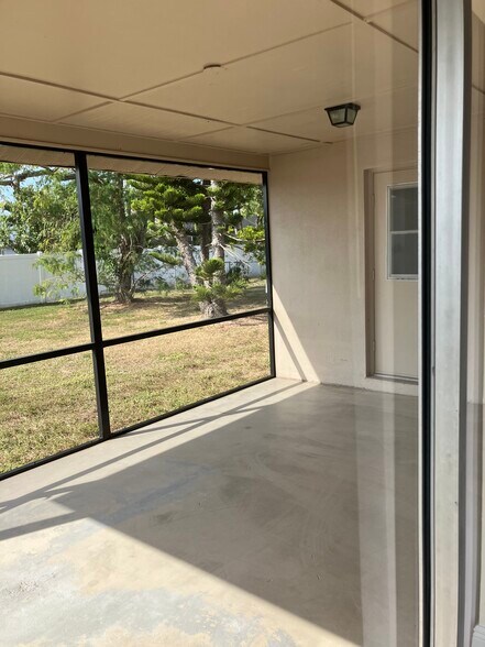 Screened Lanai - 3712 SW 5th Pl