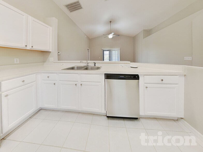 Building Photo - 143 Wornall Dr