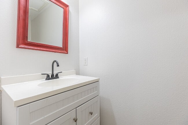 Building Photo - 228 Sophia Cir