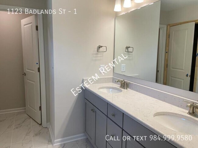 Building Photo - 1123 Badlands St