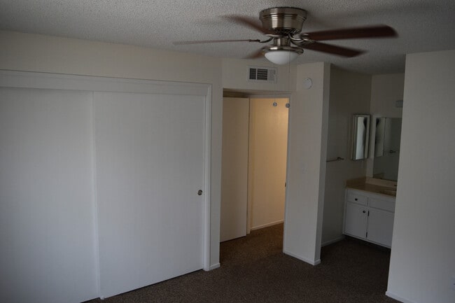 Building Photo - 4809 Millbrook Way