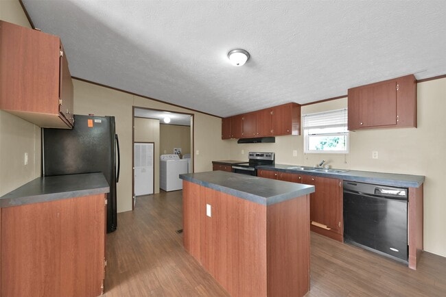 Building Photo - 25414 T K C Rd