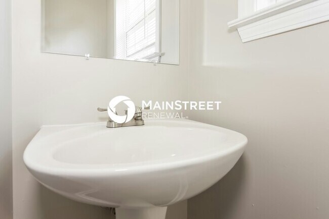 Building Photo - 3 Bedroom Pet-Friendly Home in Gastonia, NC with Main Street Renewal