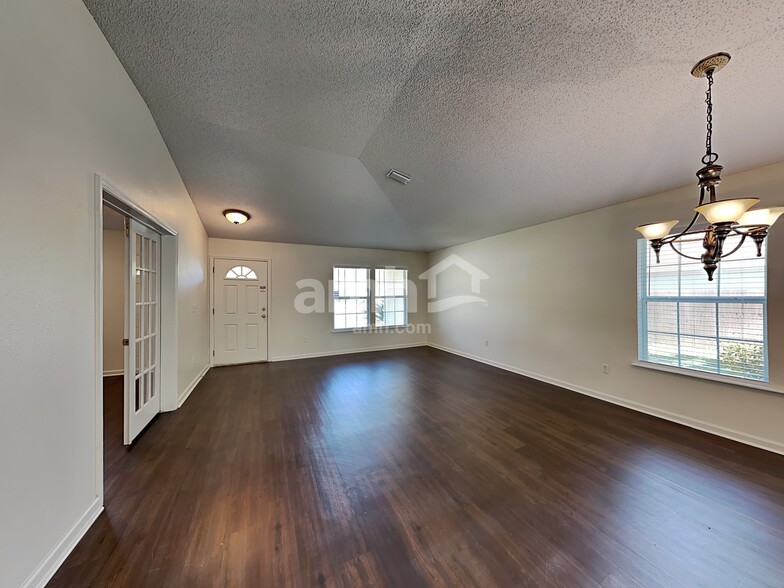 Building Photo - 766 Martin Lakes Dr E