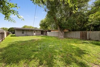 Building Photo - 717 E Jim Hogg Ave