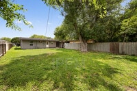 Building Photo - 717 E Jim Hogg Ave