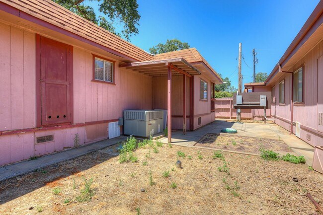 Building Photo - 162 Feathervale Dr