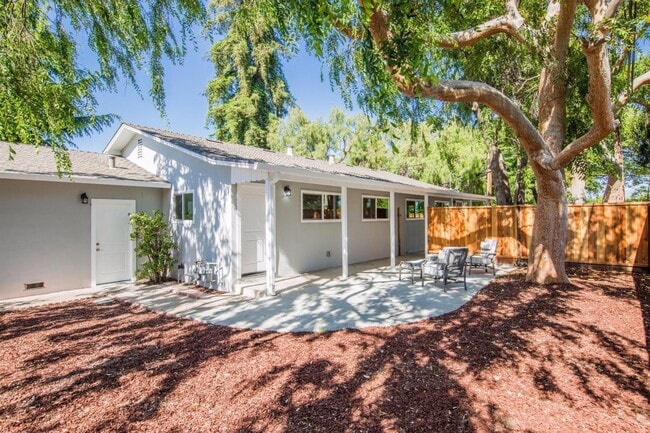 Building Photo - 901 Bing Dr