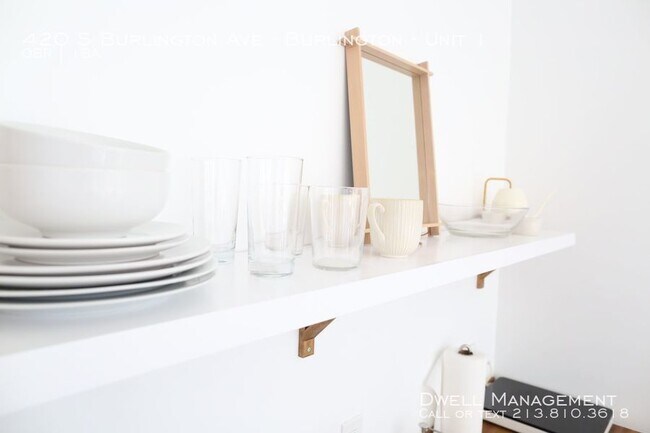 Building Photo - Beautiful Studio Apartment with Kitchenette